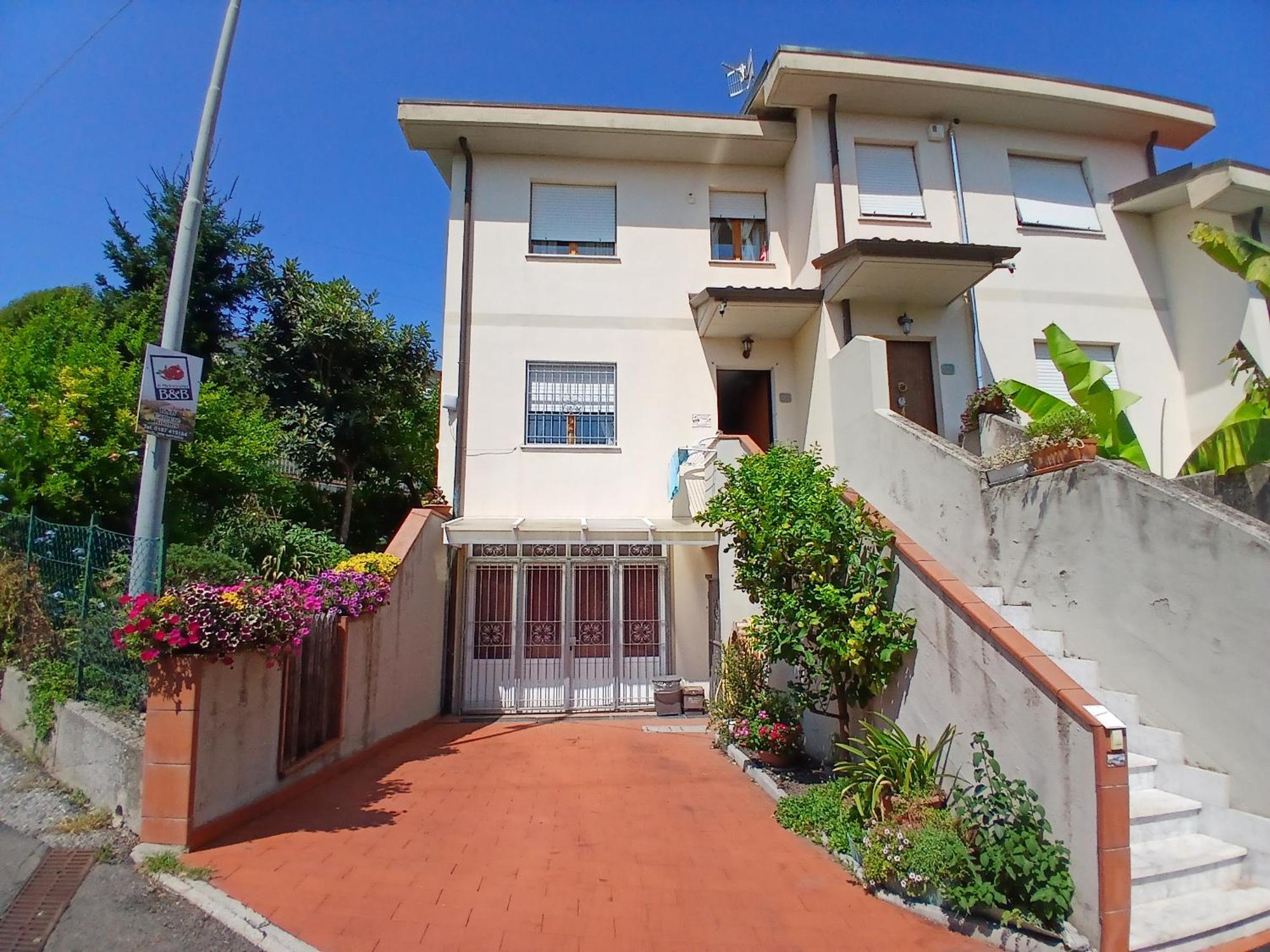 Il Melograno B&B With Private Bathrooms Aulla Exterior foto